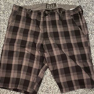Men’s Billabong plaid shorts